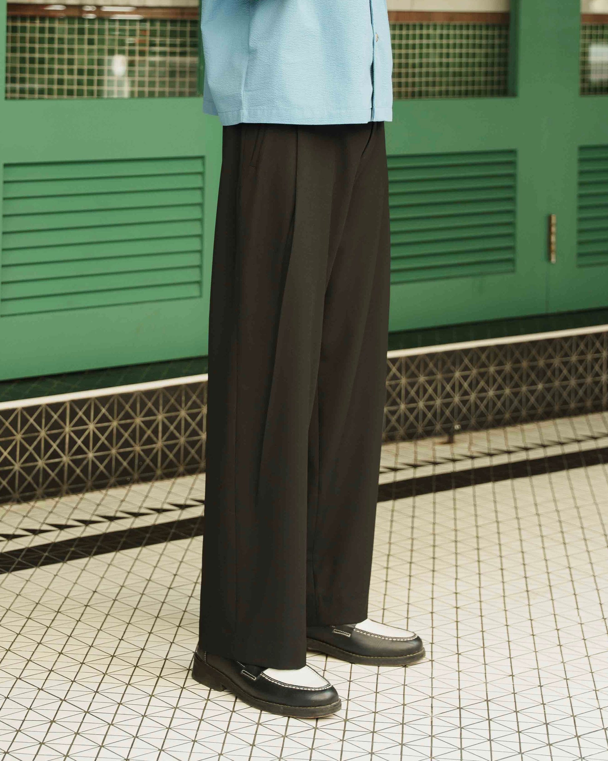 Black Pleated Wide-Cut Pants